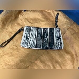 Simply Vera Wristlet, like new